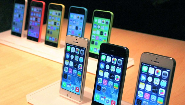 iPhone 5C : avec ce smartphone coloré et mainstream, Apple marche sur les traces de Nokia